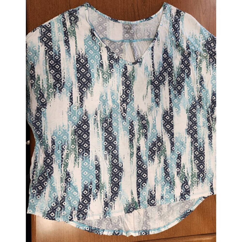 a.n.a. XL sleeveless abstract print hi low top. Aqua, navy and white v neck
